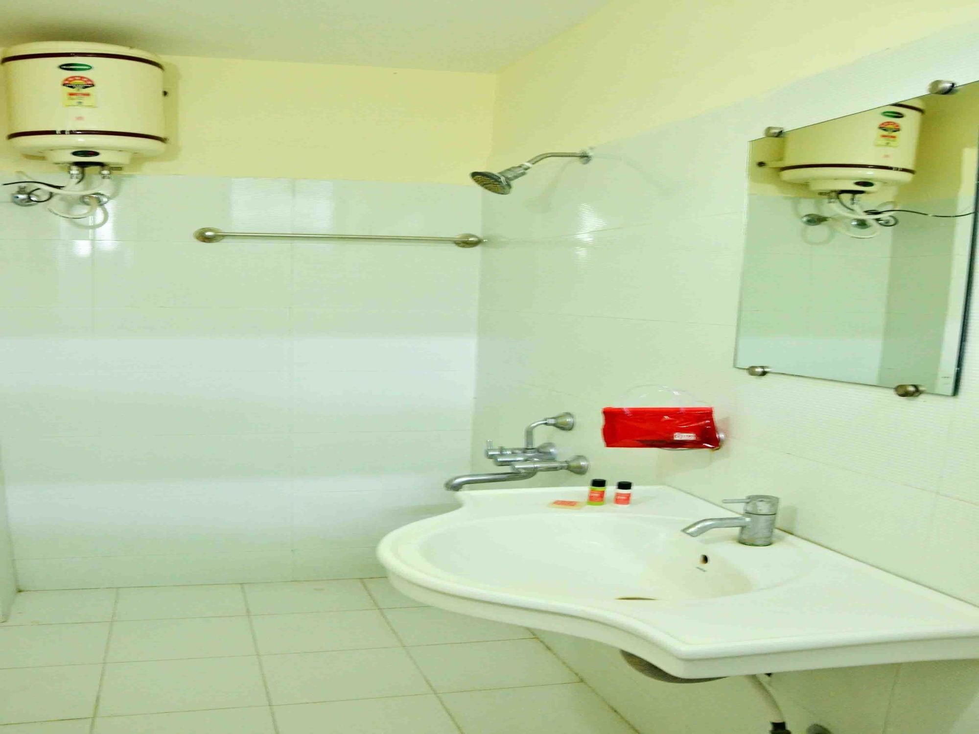 Hotel Vijay Nagar Индор Екстериор снимка
