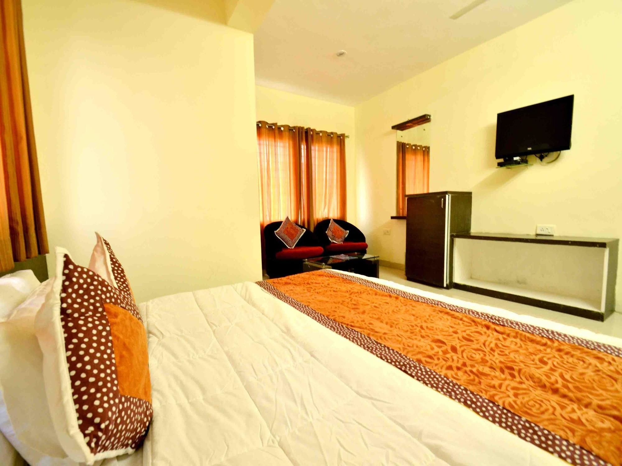 Hotel Vijay Nagar Индор Екстериор снимка