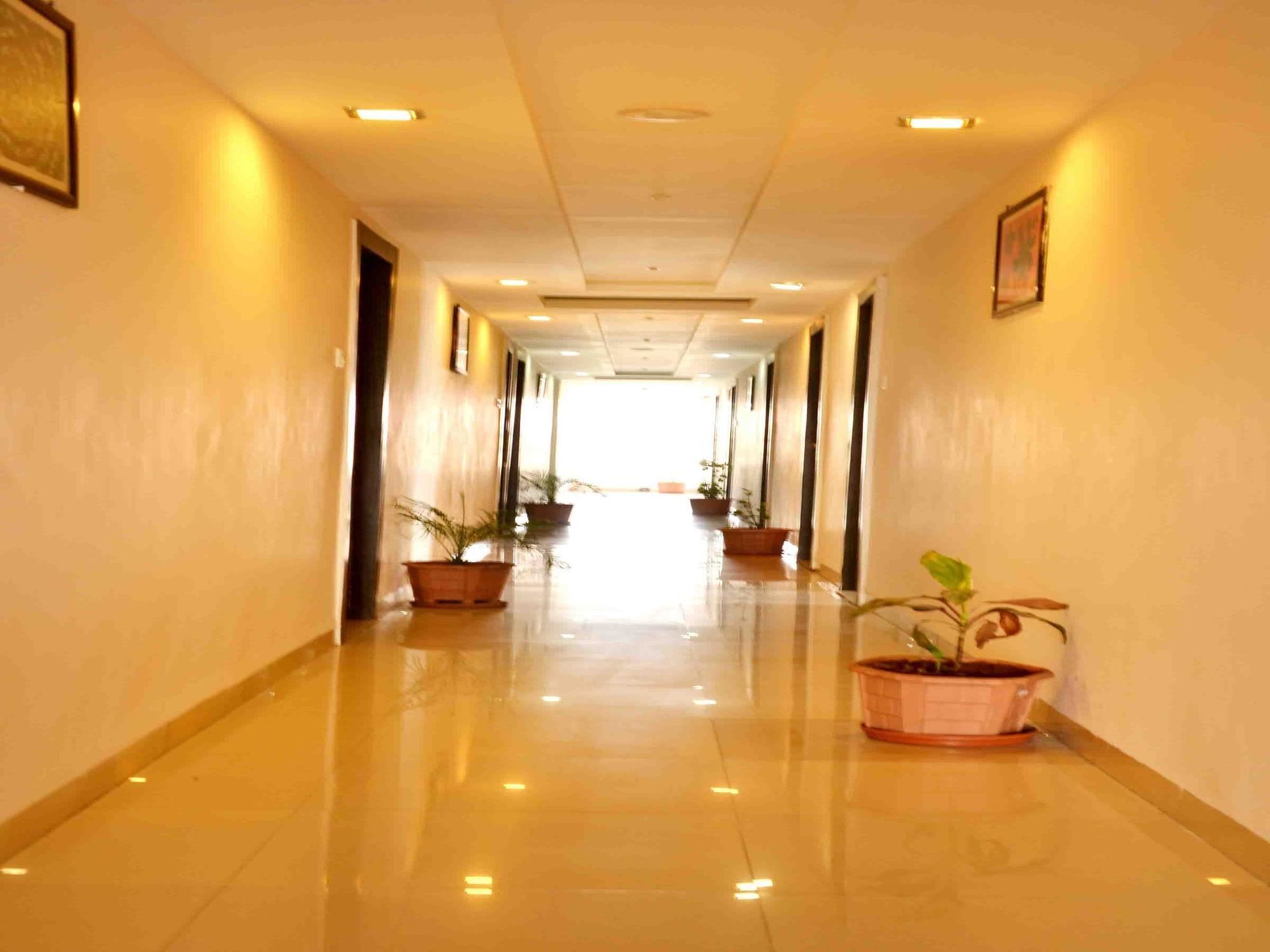 Hotel Vijay Nagar Индор Екстериор снимка