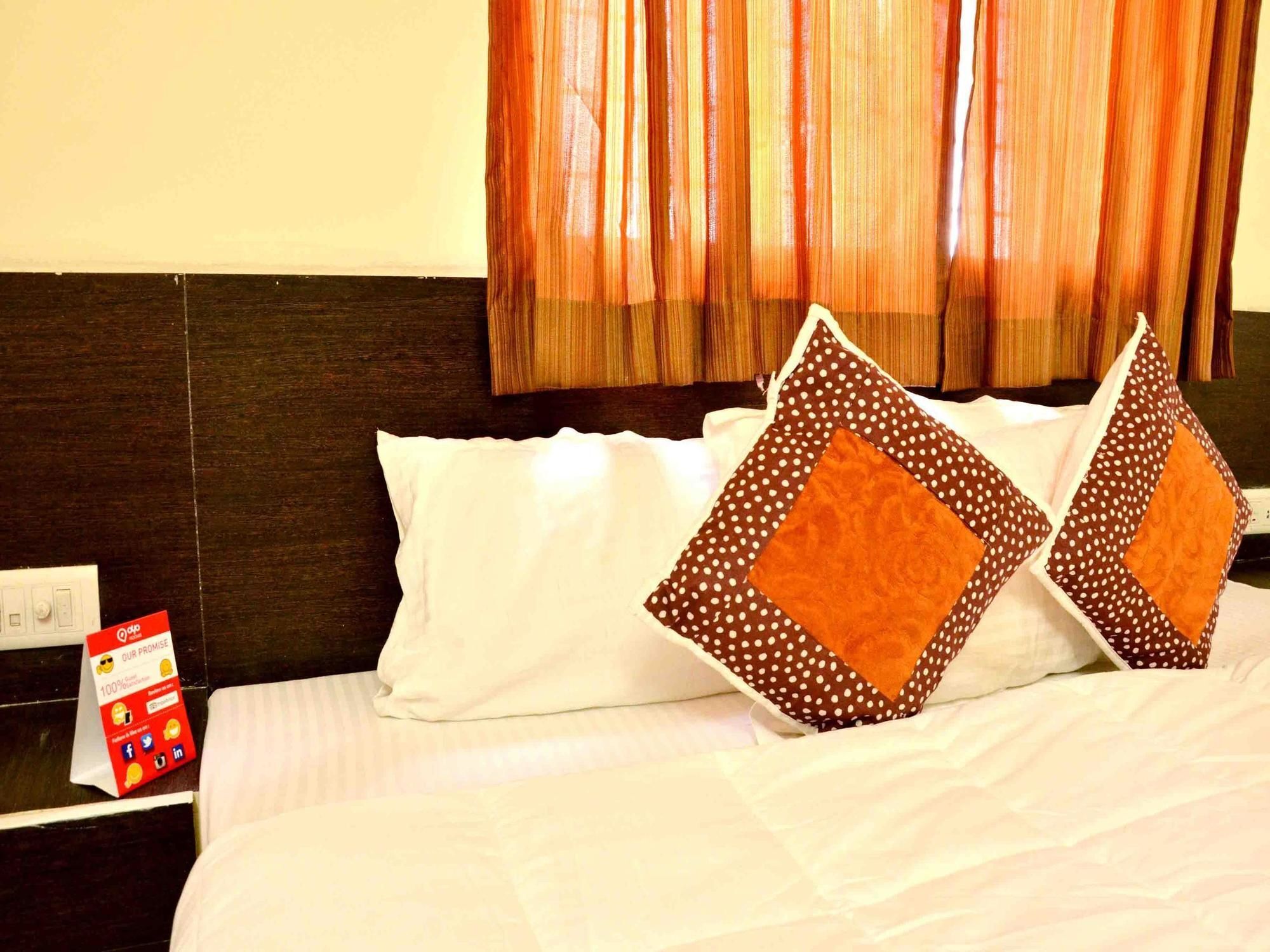 Hotel Vijay Nagar Индор Екстериор снимка