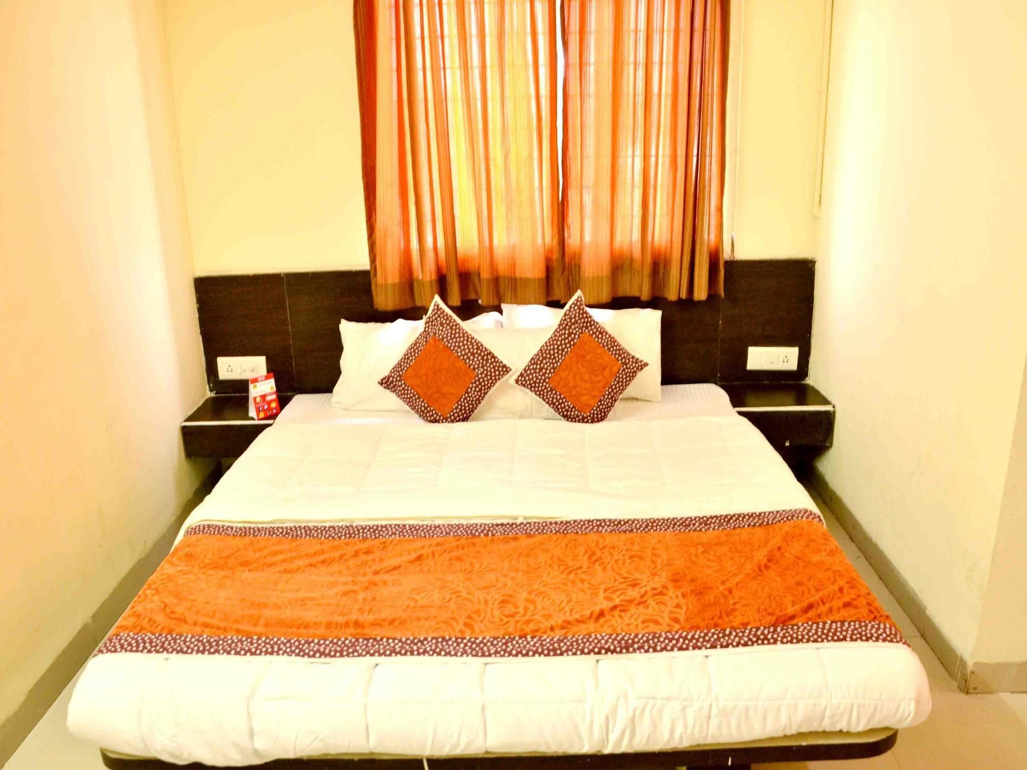 Hotel Vijay Nagar Индор Екстериор снимка